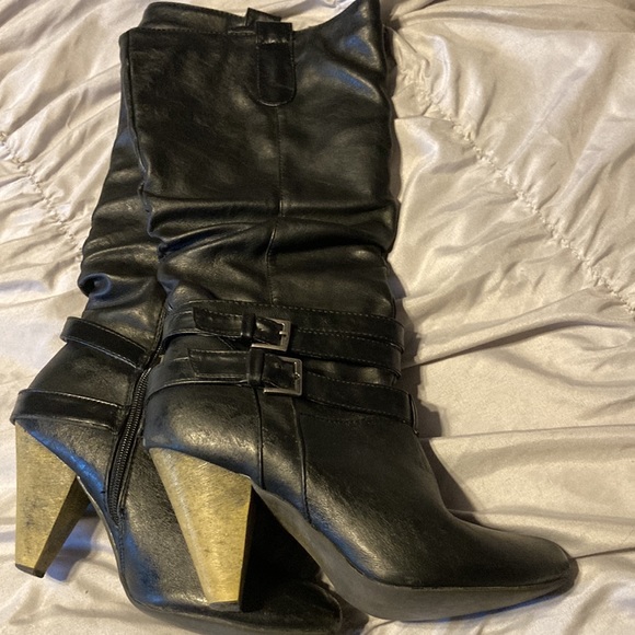 Boots - Picture 3 of 5